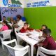 El Centro Pedagógico Escolar y Recreativo “Carrizal Educa”, ubicado en la comunidad La Ladera, inició esta semana sus actividades académicas de formación y apoyo académico a niños, niñas y adolescentes del sector. Así lo informó Jenniffer Márquez, en representación de la Gerencia de Educación, quien recordó que este servicio educativo fue reinaugurado el pasado mes de marzo por el alcalde del municipio Carrizal José “Chonchón” Morales, tras alrededor de 3 años de paralización, el cual atenderá durante el turno de la mañana, de lunes a jueves, en horario comprendido de 8:00 a 9:30 am, a todos los grados, y de 1:20 a 3:00 pm, los alumnos de primero, segundo, quinto y sexto grado; y de 3:00 hasta las 4:40 pm los cursantes de tercero y cuarto grado. “Estamos felices de comenzar las actividades en el centro; asimismo, les reiteramos a la comunidad que somos un equipo y en conjunto, cumpliendo cada uno nuestras responsabilidades, estaremos haciendo un gran trabajo para el bienestar de nuestros niños”, señaló. Para finalizar, puntualizó que sostuvieron una reunión con los padres y representantes, a los fines de conversar sobre la puntualidad y lapso de incorporación del alumnado a las aulas, así como las demás normativas e implementos de trabajo. Prensa Alcaldía de Carrizal