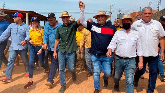 Capriles se reunió en estado Zulia con diferentes partidos políticos excepto UNT