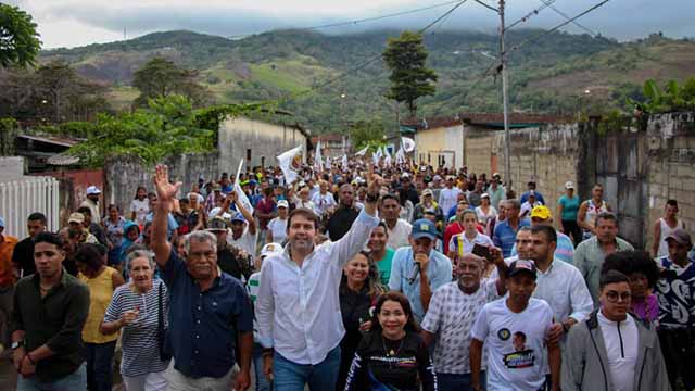 Los adecos estamos en la calle y vamos por Miraflores