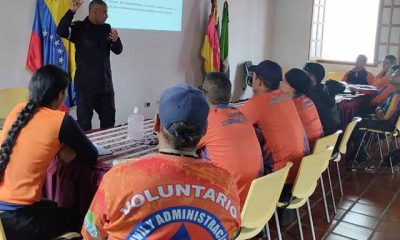 Funcionarios de PC Carrizal reciben capacitación en Identificación de Materiales Peligrosos