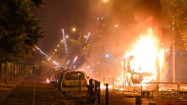 Noche de disturbios en Francia: 1.311 detenidos y 79 policías heridos por protestas tras muerte de joven