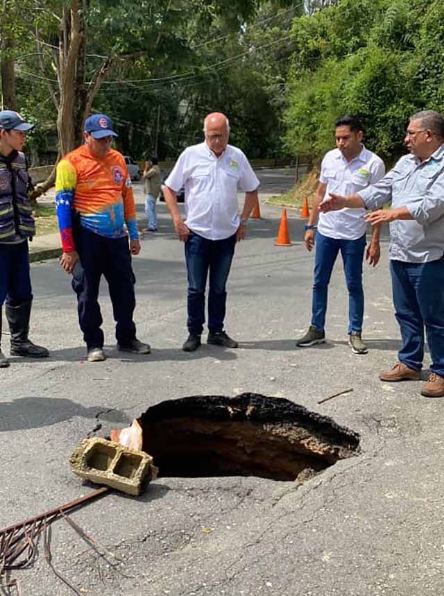 Alcaldía de Carrizal Responde a Emergencia en Avenida El Lago por Socavamiento