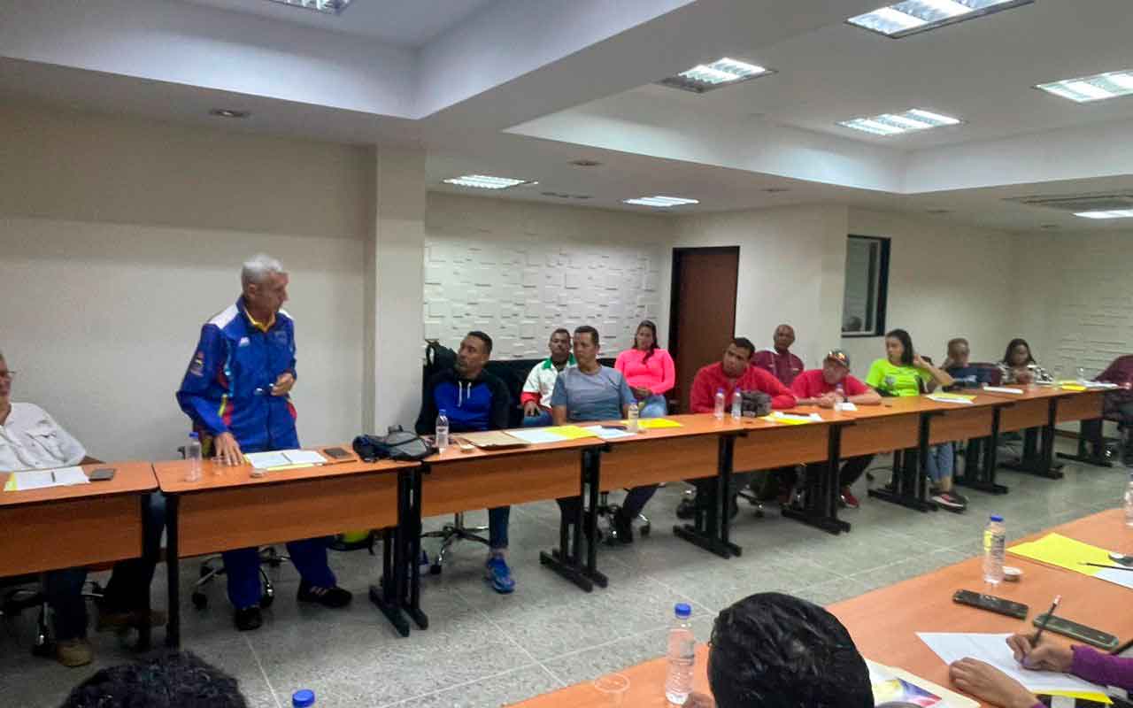 Asociaciones de voleibol se reúnen en Caracas para discutir el futuro de la Federación Venezolana de Voleibol.