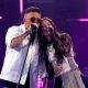 Joaquina y Alejandro Sanz en el escenario del estadio Santiago Bernabéu.