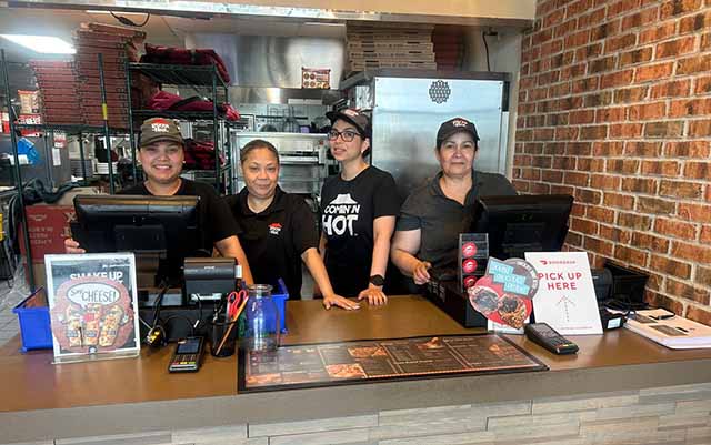 Celebrando el Día de la Madre: El Ejemplo Inspirador de las mujeres trabajadoras de Pizza Hut en Texas