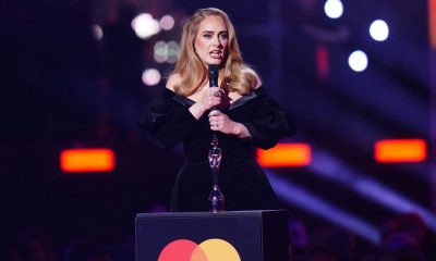 Adele detiene concierto para enfrentar comentario homofóbico