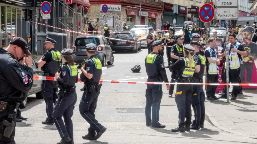 Hombre armado con cuchillo causa pánico en Hamburgo