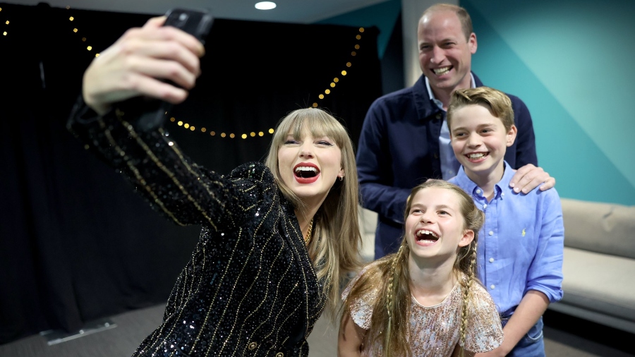 El príncipe Guillermo celebra en el concierto de Taylor Swift