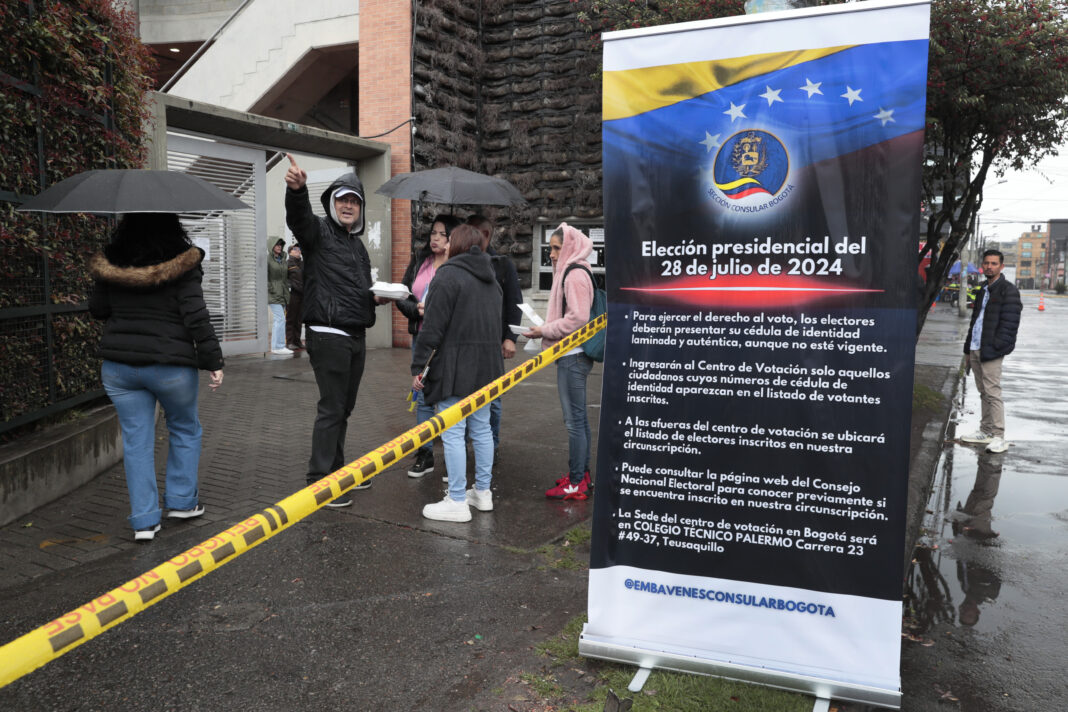 Centenares de Venezolanos masivamente votan en Bogotá