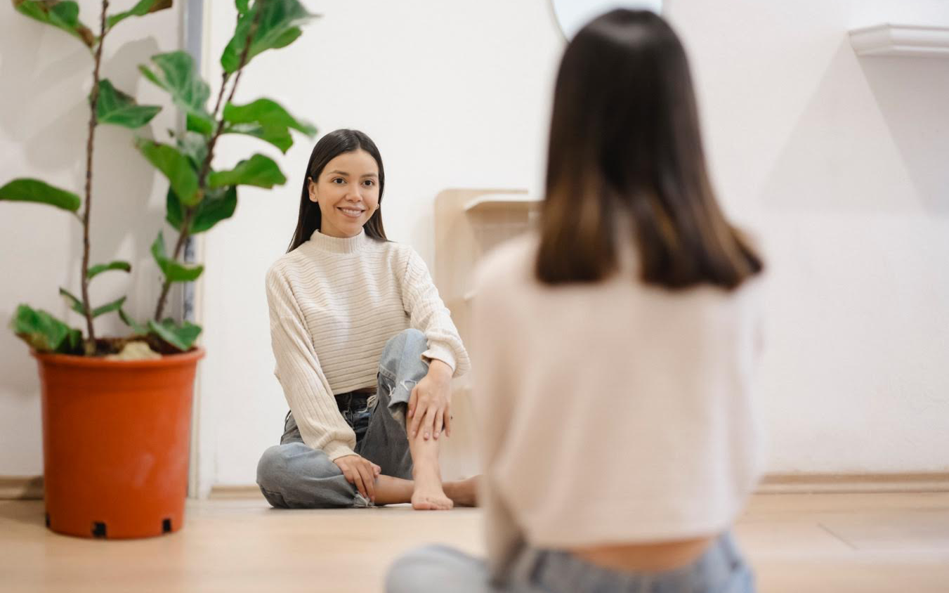 Karla Carbajal, coach energética mexicana, comparte su sabiduría en un evento de Vida Canela.