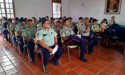 Funcionarios de Policarrizal participando en el taller formativo sobre la "Ley Orgánica sobre el Derecho de las Mujeres a una Vida Libre de Violencia".