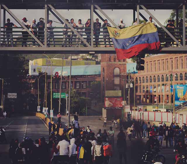 Protestas en Caracas y otras ciudades por resultados anunciados por el CNE de elecciones presidenciales