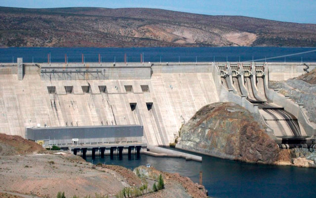 Las centrales hidroeléctricas de Alicurá, El Chocón, Piedra del Águila y Cerros Colorados, en la región del Comahue, serán objeto de un proceso de privatización liderado por el gobierno argentino.