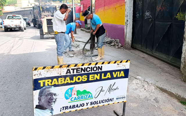 El alcalde José "Chonchón" Morales supervisa el inicio de los trabajos para la recuperación del depósito de basura en Los Hidalgos.