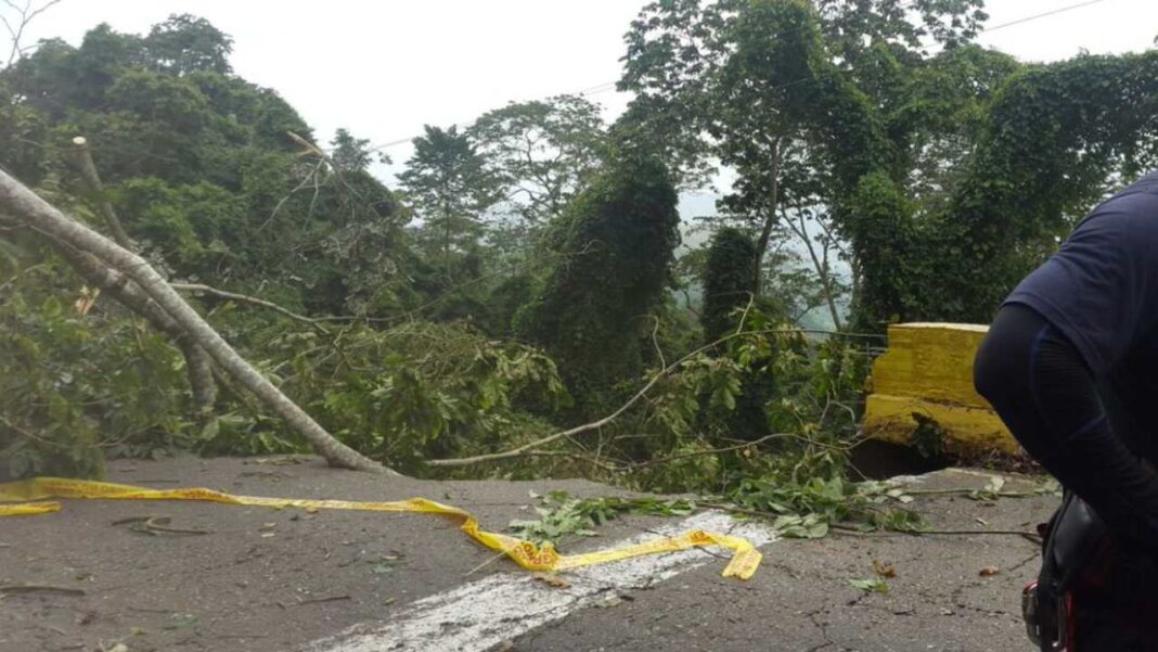 Cierre temporal de la carretera Ocumare de la Costa