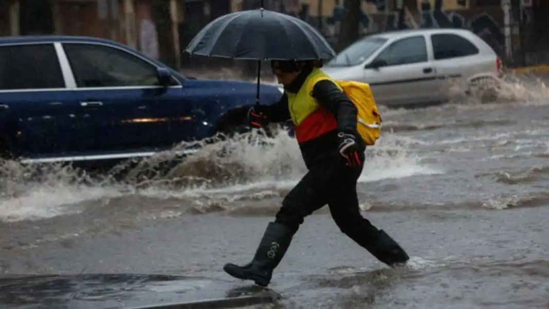 Intensas lluvias deja muertos y un millón sin electricidad en Chile