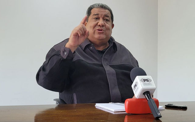 Pablo Zambrano, secretario ejecutivo de FETRASALUD, enfatiza la urgente necesidad de revisar el salario mínimo y la situación de los pensionados en Venezuela.