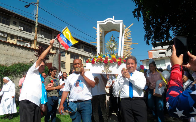 La comunidad de Carrizal da la bienvenida a la réplica de la Virgen de la Coromoto en un emotivo encuentro lleno de fe y devoción.