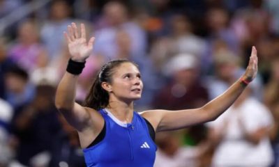 Kasatkina y Tomova avanzan a cuartos de final