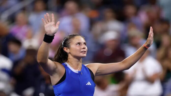 Kasatkina y Tomova avanzan a cuartos de final