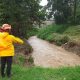 Lluvias intensifican el caudal de quebradas en Carrizal: aumentos del 50% y 90%