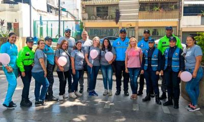 La concejal Raiza Chacón liderando la jornada de concientización sobre el cáncer de mama, junto a representantes de la Gran Misión Cuadrantes de Paz y la Policía Nacional Bolivariana.