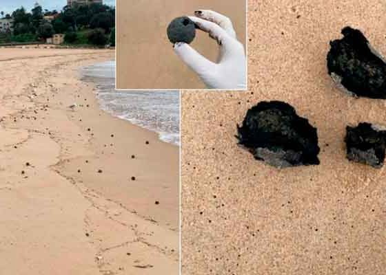 Autoridades investigan la aparición de misteriosas bolas negras en Coogee Beach, Australia.