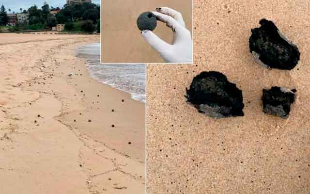 Autoridades investigan la aparición de misteriosas bolas negras en Coogee Beach, Australia.