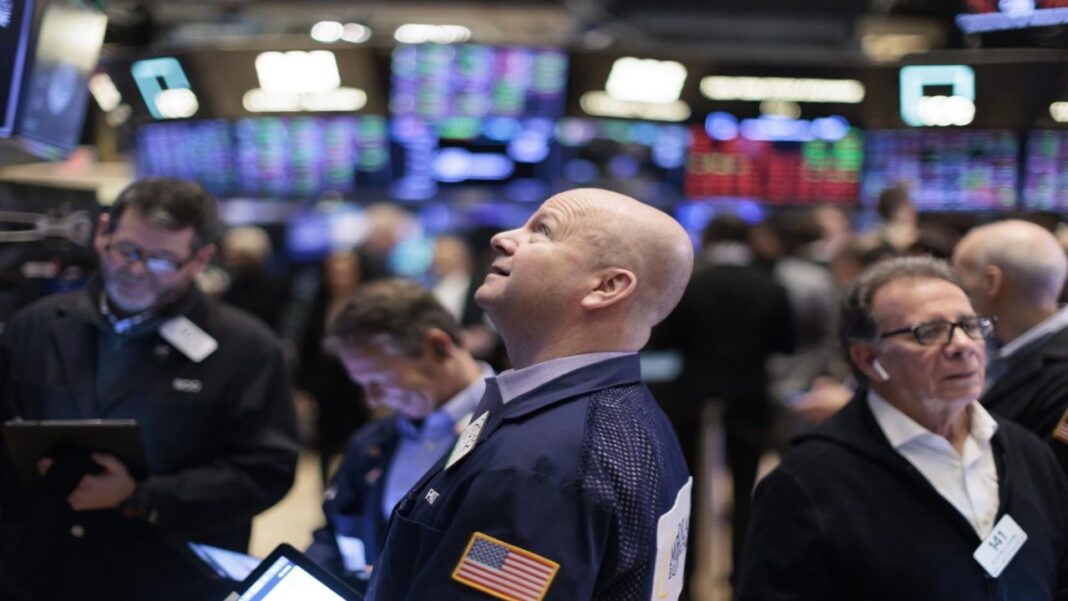 Wall Street abre con resultados mixtos mientras el Nasdaq