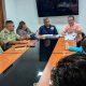 Funcionarios de la Alcaldía de Carrizal reunidos con licoreros para discutir medidas de convivencia y seguridad.