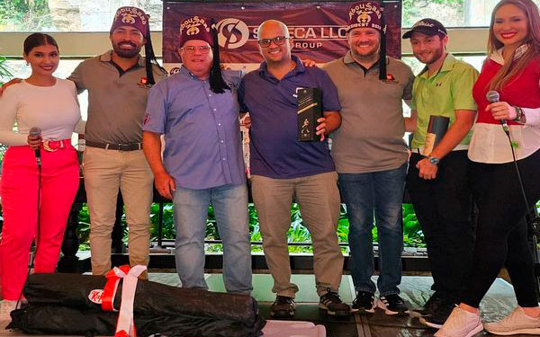 Golfistas disfrutando del emocionante Tercer Torneo de Golf Abou Saad Shriners Venezuela.