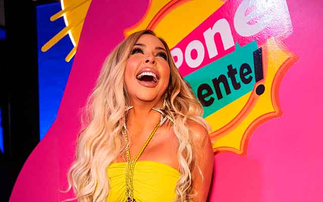 Ana Cecilia Leal celebra dos años al frente de "Se Pone Caliente", un programa que ha conquistado el corazón del público hispano en Florida.