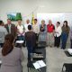 Estudiantes en el aula durante las clases inaugurales de portugués en Carrizal, capturando el compromiso con la educación y la cultura.