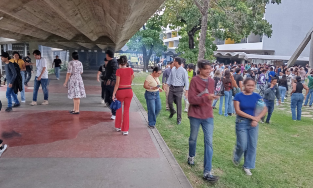 Denuncian ataque con bombas lacrimógenas durante elecciones en la UCV