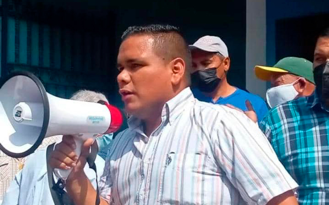 Starling Bracho durante su intervención en el programa Termómetro Social, denunciando la violación de derechos laborales en Corpoelec.