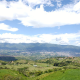 Vista panorámica de San Cristóbal, sede de FITVen 2024, que resalta su belleza natural y arquitectónica.