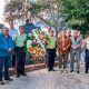 Autoridades de Carrizal depositan una ofrenda floral ante el busto de Simón Bolívar, en un emotivo acto conmemorativo.