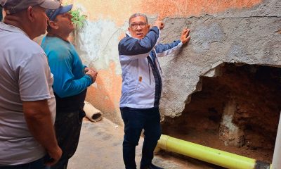 El alcalde José "Chonchón" Morales supervisa los trabajos de reparación de tuberías en la comunidad de Las Américas.