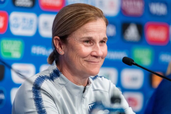 Jill Ellis asume el cargo de directora general de fútbol en la FIFA