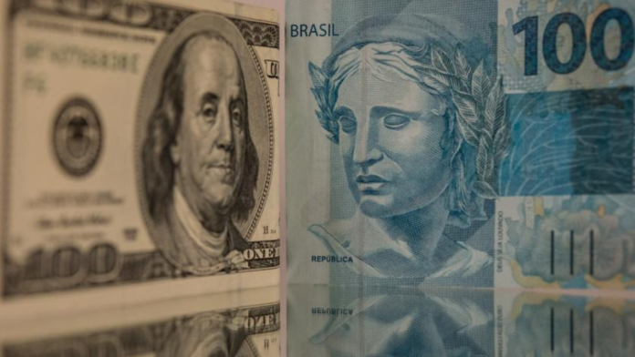 El dólar alcanza los 6 reales en Brasil por primera vez