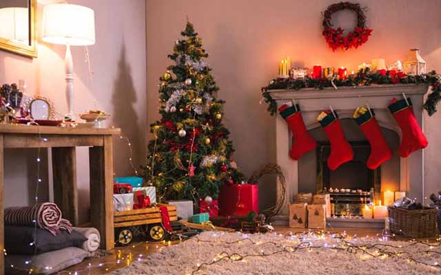 Decora en Navidad sin gastar de más: trucos para un hogar festivo