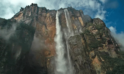 El Salto Ángel, la cascada más alta del mundo, se alza majestuoso en el Parque Nacional Canaima.