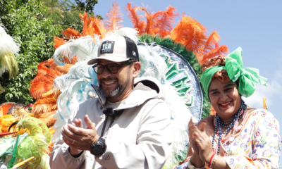 Familias y niños disfrutan del colorido desfile en el Grito de Carnaval Ecoturístico Guaicaipuro 2025.