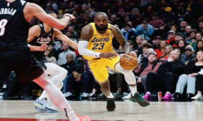 LeBron James lidera victoria de los Lakers