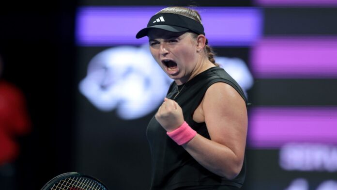 Jelena Ostapenko arrolla a Iga Swiatek y avanza a la final del WTA