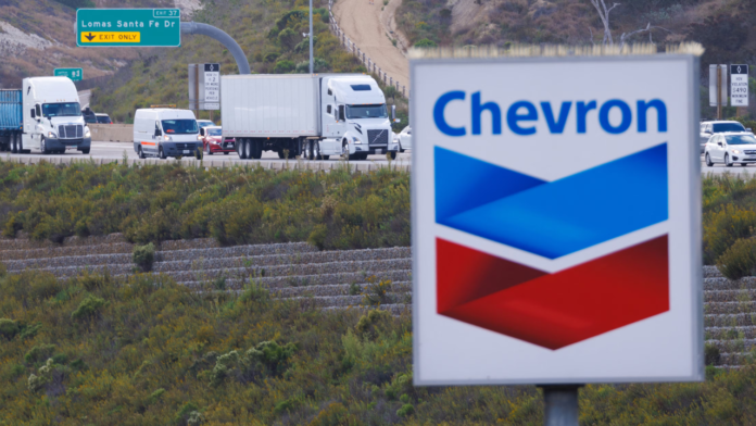 Bolívar analiza posible extensión de licencia Chevron en Venezuela