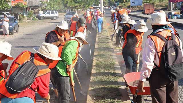 Tapachula integra a extranjeros en programas de empleo temporal mientras esperan trámites migratorios.