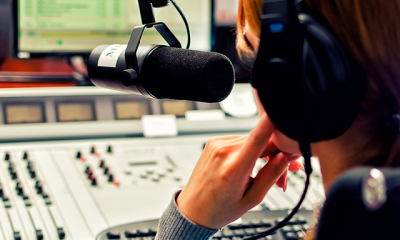 Las ondas radiales han sido testigos de la historia, narrando cada suceso con la calidez de una voz humana.