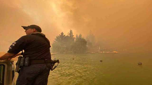 Chile implementa medidas extremas para frenar incendios forestales ante temperaturas récord. | Foto: EFE