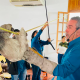 Participantes del taller educativo sobre perezosos en Carrizal, aprendiendo sobre su cuidado y protección.